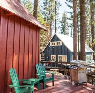 West Village Casa | Red House - Minutes to Shaver Lake