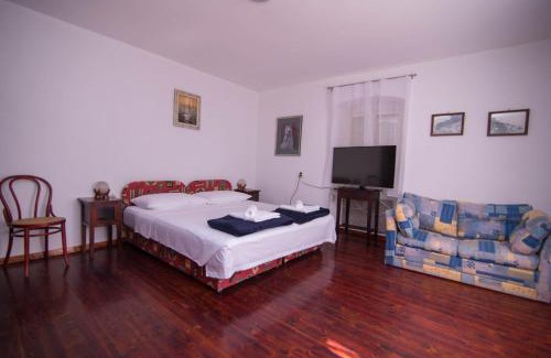 Veli Losinj Casa | Red House Veli Lošinj