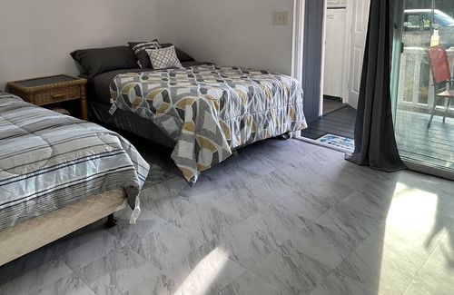 Pahoa Apartamento | Red Iconic studios in Pahoa Village town