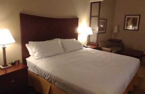 Salmon Creek Casa | Red Lion Inn - Suites 4