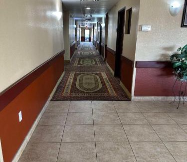 Humble Hotel | Red Lion Inn & Suites IAH Airport East