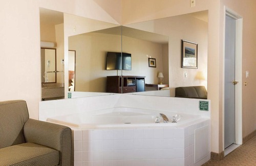 McMinnville Hotel | Red Lion Inn & Suites McMinnville