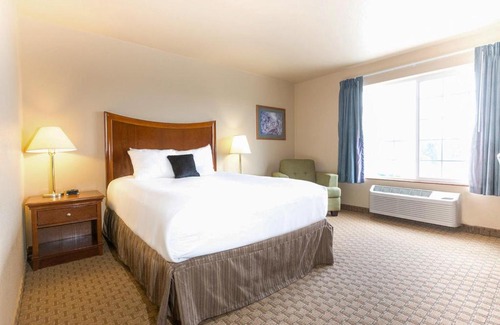 McMinnville Hotel | Red Lion Inn & Suites McMinnville