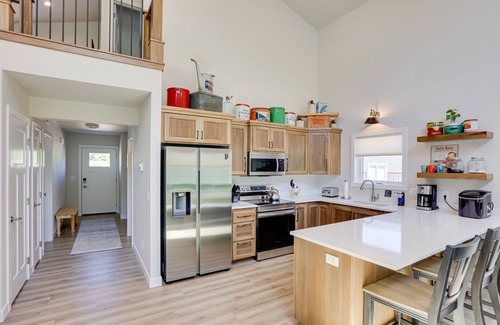 Red Lodge Cabina | Red Lodge Retreat w/ Creek Access + Fire Pit!