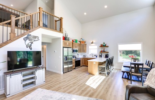 Red Lodge Cabina | Red Lodge Retreat w/ Creek Access + Fire Pit!