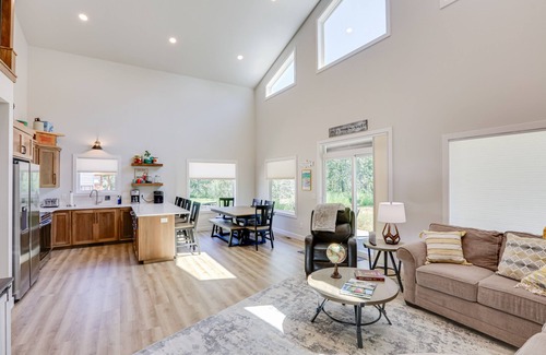 Red Lodge Cabina | Red Lodge Retreat w/ Creek Access + Fire Pit!