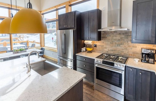 Silverthorne Casa | Red Mountain Hideaway- Luxury Mountain Home, Views!