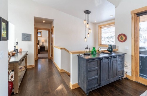 Silverthorne Casa | Red Mountain Hideaway- Luxury Mountain Home, Views!