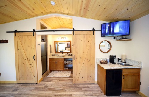 Three Rivers Casa | Red Mountain Suite 1 mile to Sequoia Natl Park!