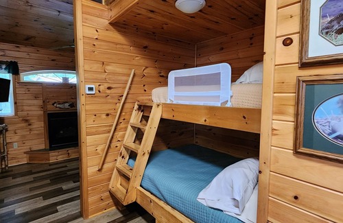 Chief Lake Complejo | Red Oak Cabin- Cabin on the Chippewa Flowage within a Resort