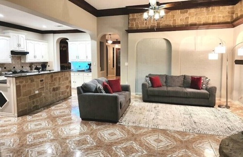 Ferris Casa | Red Oak Paradise