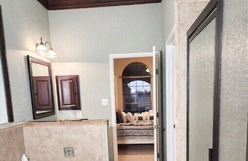 Ferris Casa | Red Oak Paradise