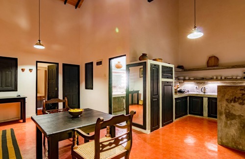 Hikkaduwa Villa | Red Parrot Beach Villa justo en la playa de arena blanca