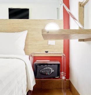 South Triangle Hotel | Red Planet Quezon City Timog