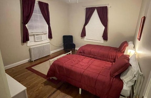 Lynchburg Casa | Red Recluse - Room near Liberty!