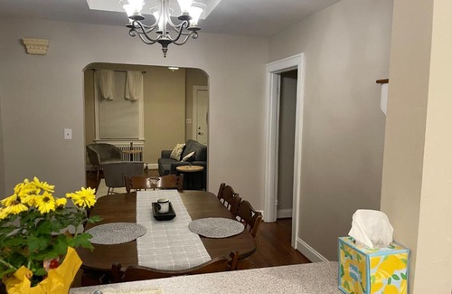 Lynchburg Casa | Red Recluse - Room near Liberty!
