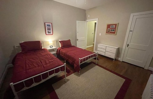 Lynchburg Casa | Red Recluse - Room near Liberty!