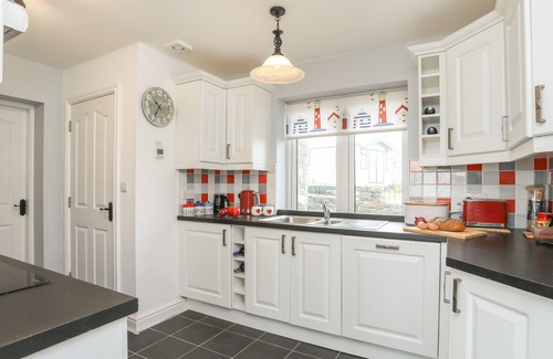 Llandanwg Cabaña | RED RIDGE, luxury holiday cottage, with open fire in Harlech