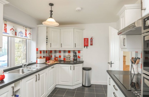 Llandanwg Cabaña | RED RIDGE, luxury holiday cottage, with open fire in Harlech