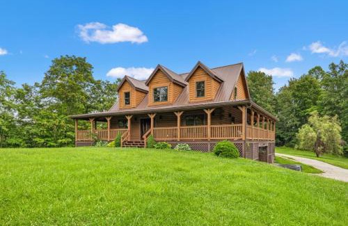 Rogers Casa | Red River Gorge Family Cabin with Hot Tub