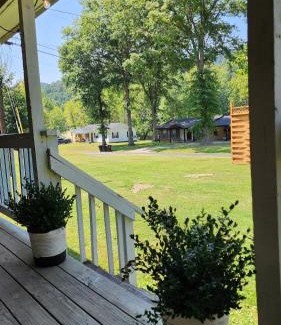 Stanton Casa | Red River Gorge Farmhouse 50 Acres
