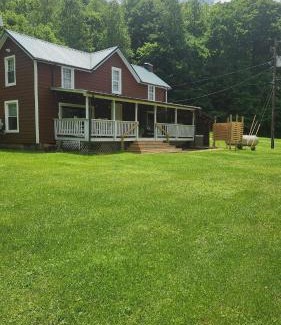 Stanton Casa | Red River Gorge Farmhouse 50 Acres