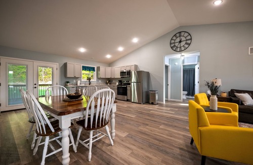 Stanton Casa | Red River Gorge, High Speed Wi-Fi, KY Dragway, Hollerwood Stay