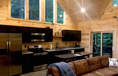 Campton Cabina | Red River Gorge Turtle Falls Hot Tub Firepit Wi-Fi