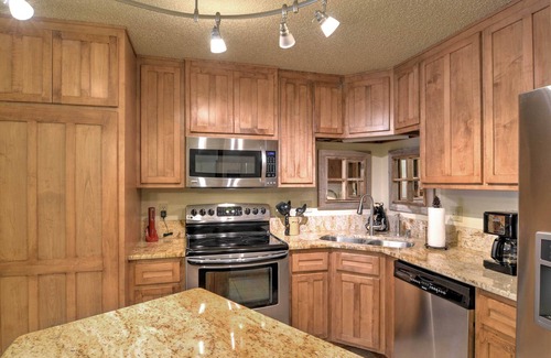 Red River Casa | Red River Townhome w / Balconies - A pie de Main St