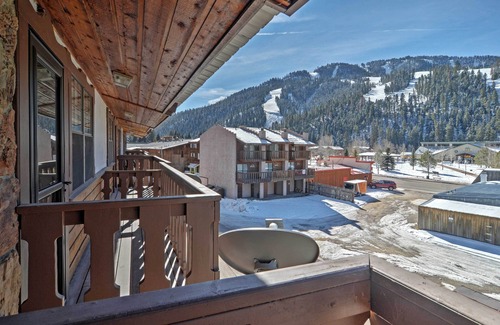 Red River Casa | Red River Townhome w / Balconies - A pie de Main St
