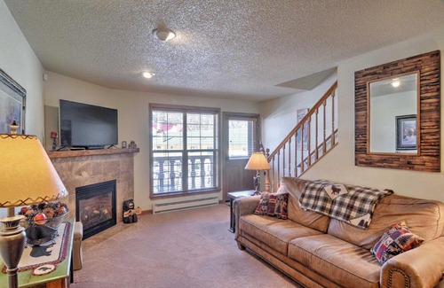 Red River Casa | Red River Home with 2 Balconies - 1 Block to Main St
