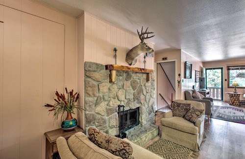 Red River Apartamento | Red River Ski Condo on Main St - Mtn View!