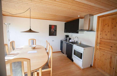 Torshavn Casa | Red Robin - 4 bedroom house next to Svartifoss Waterfall