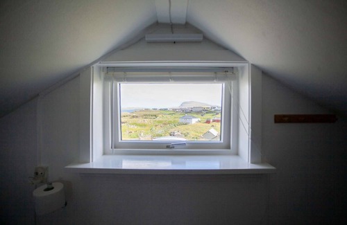 Torshavn Casa | Red Robin - 4 bedroom house next to Svartifoss Waterfall