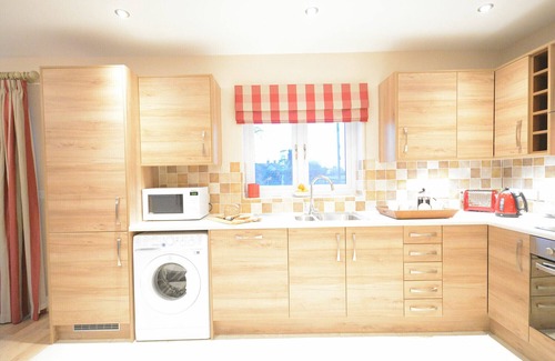 Whepstead Cabaña | RED ROBIN, WHEPSTEAD, pet friendly, with a garden in Bury St Edmunds