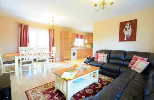 Whepstead Cabaña | RED ROBIN, WHEPSTEAD, pet friendly, with a garden in Bury St Edmunds