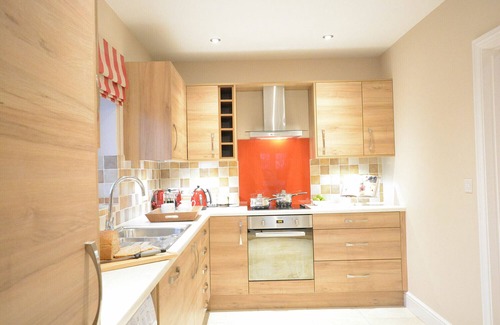 Whepstead Cabaña | RED ROBIN, WHEPSTEAD, pet friendly, with a garden in Bury St Edmunds