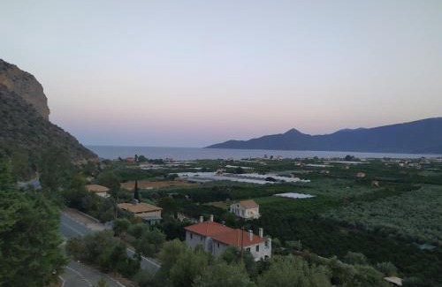 Livadi Apartamento | Red Rock and View Leonidio maisonette studio