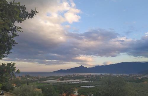 Livadi Apartamento | Red Rock and View Leonidio maisonette studio