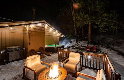 Sugar Pine Casa | Red Rock Falls Cabin, 8 miles from Yosemite South Gate, with trailhead, Game Room and HotTub
