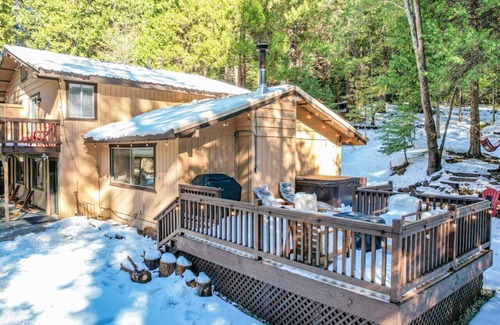 Sugar Pine Cabina | Red Rock Falls Cabin Yosemite 8mi Game Room HotTub