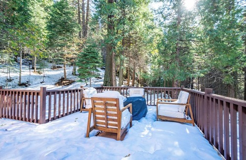Sugar Pine Cabina | Red Rock Falls Cabin Yosemite 8mi Game Room HotTub
