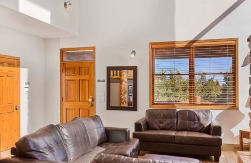 Zion National Park East Entrance Cabina | 🌲Red Rock Pines🌲 Hot tub💧 Hiking trails🥾 Near Zion's Nat'l Park🏞