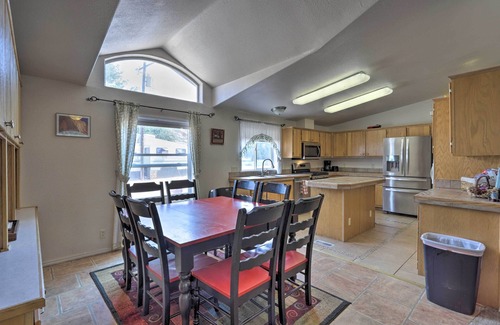 Moab South Valley Cabaña | 'red Rock Rambler' Moab Home w/ Hot Tub & Views!