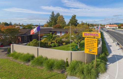 Rotorua Hotel | Red Rock Thermal Motel - Mineral Pool