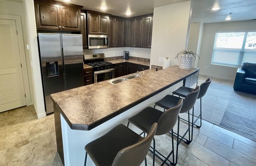 Moab South Valley Casa | Red Rock Views! I Pool & Hot Tub I Trailer Parking I Bike Storage