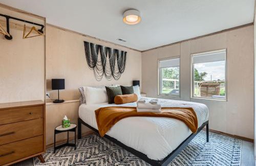 Applewood West Casa | Red Rocks Base 1BR Suite w Kitchenette
