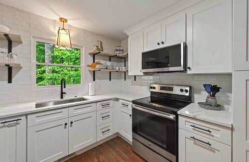 Gainesville Casa | Red Roof Cottage on Lake Lanier