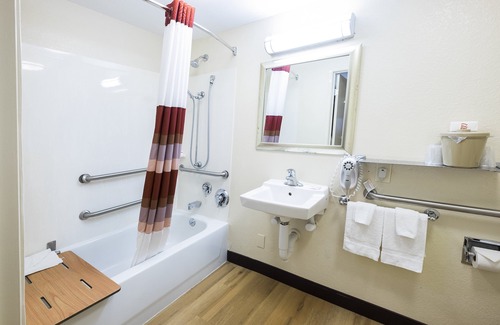 Southborough Hotel | Red Roof Inn Boston - Southborough/ Worcester