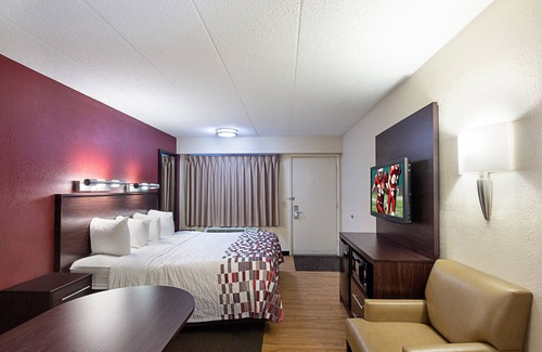Latonia Hotel | Red Roof Inn Cincinnati East - Beechmont